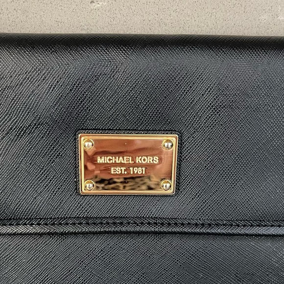 Michael Kors Saffiano Leather Black Envelope Clutch Portfolio Laptop Case - Picture 2 of 10